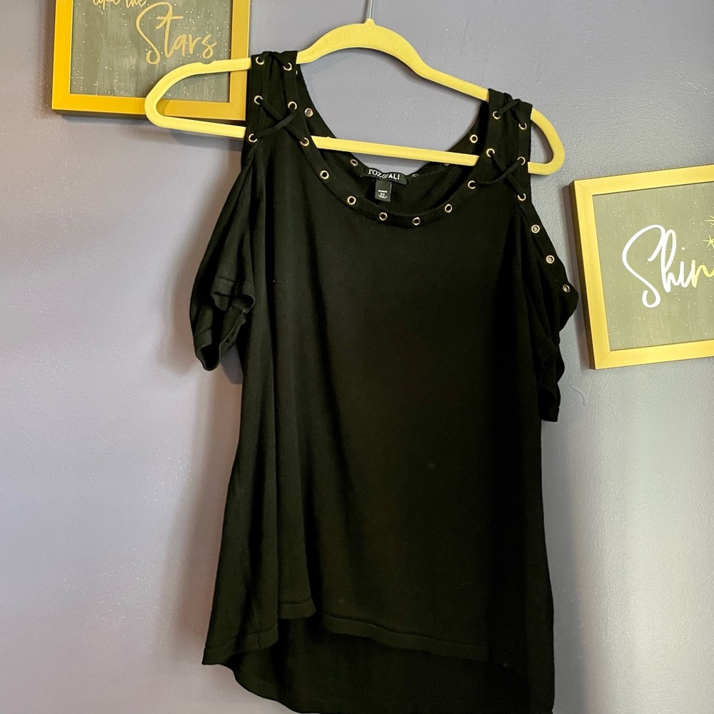 Roz & Ali cold shoulder